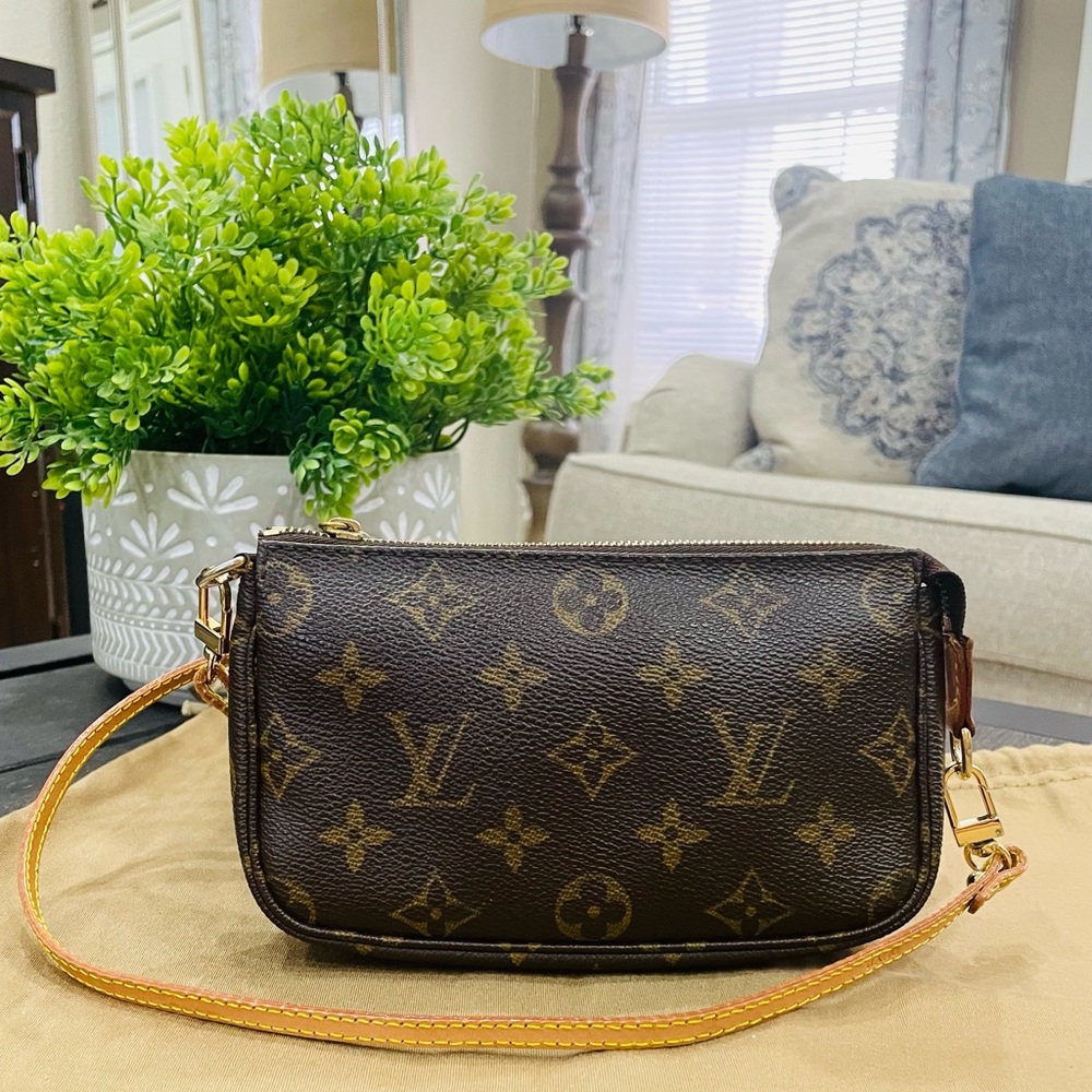 Louis Vuitton Monogram Pochette